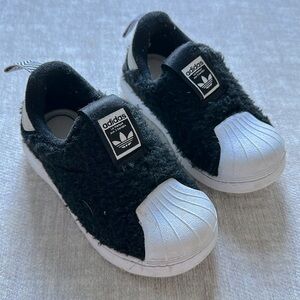 Adidas toddler superstar sneakers
